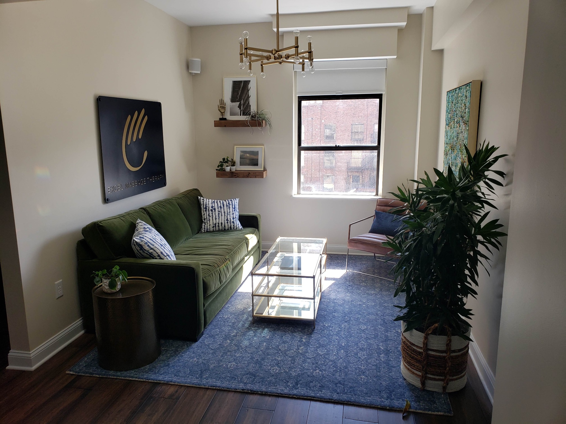 Finished lounge with green sofa