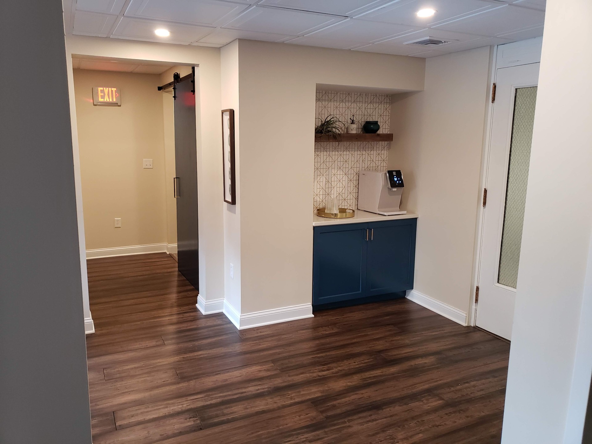Hydration nook and hallway